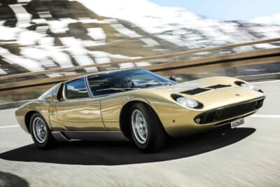 ランボルギーニ P400Sミウラ： 地を這うような美しいフォルム。最高速はP400を6km/h上回る282km/hに到達し、当時のスポーツカーの常識を打ち破る圧倒的なパフォーマンスを見せつけた