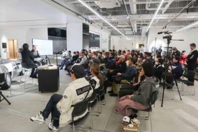 募集定員をオーバーするほどの熱心なファンが集まった。マニアックな質問が飛び交い、会場は大いに盛り上がった