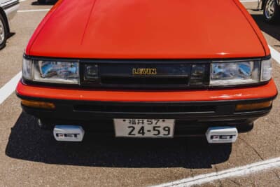 トヨタ AE86 カローラレビン：赤系のペイントはクリア塗装が劣化しやすいが、このクルマには色褪せはもちろん、クリア剥げなどのダメージも一切ない