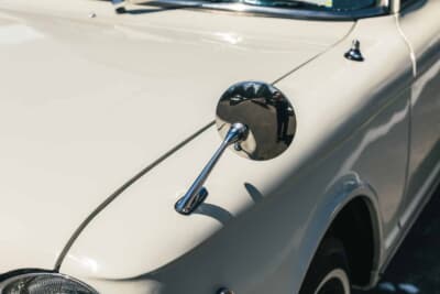 スズキ フロンテ：丸型のフェンダーミラーもくすむことなく