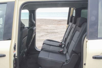 ルノー グランカングー クレール：2列目シートも全席独立スタイル。3列目と同様に、1024とおりに達する多彩なシートアレンジの基礎となる部分だ