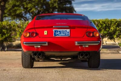 58万8000ドル(邦貨換算約9290万円)で落札されたフェラーリ「365 GTB/4 デイトナ」(C)Courtesy of Broad Arrow