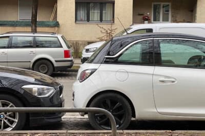 ドイツでは縦列駐車の出し入れで相手のバンパーに当ててはいけません 