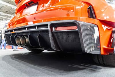 ARTA GT FL5：リアまわりを引き締めるARTA製のカーボン製ハーフバンパー