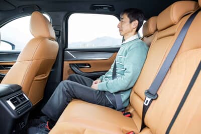マツダ CX-60：後部座席の居住性は高いが、ギャップ通過時の突き上げ感にはやや課題が残る