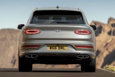 ベントレー・ベンテイガ アルテナーラ エディション：リアビューを飾る宝石を散りばめたような3Dテールランプ