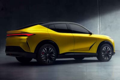 アキュラ RSX プロトタイプ: 空力を極めた後ろ姿。排気管がないEVの特性を活かし、床下のディフューザーを大型化することで、スポーツカー顔負けのダウンフォースを生み出す設計になっています