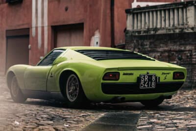 ランボルギーニ P400Sミウラ： テストドライバーのボブ・ウォレスの手によってサスペンションの取り付け位置などが見直され、初期モデルの弱点だった足まわりが徹底的に熟成されている