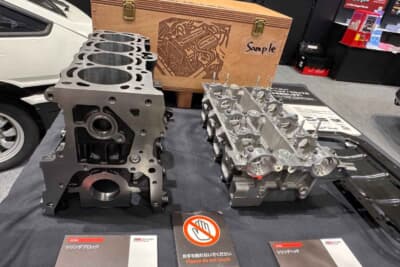 車両だけでなく、旧車を後世へ残すための精巧なエンジンブロックやシリンダーヘッドなども多数展示。日本の名機を現代に蘇らせる、職人たちの熱い情熱と技術力が光る