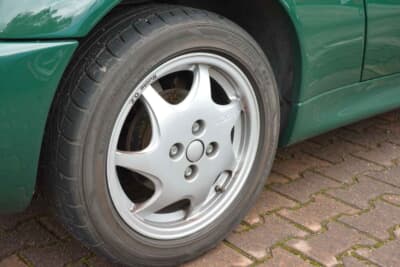 ロータス エラン：前輪駆動の悪癖であるトルクステアを消すため、特許を取得した独自のフロントサスペンション機構を持つ