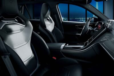 メルセデスAMG GLC43 4MATIC Edition Night Carbon：前席にGLC63の有償オプション設定のAMGパフォーマンスシートを投入し、本革AMGナッパレザーシートも標準装備したキャビン