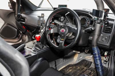 ホンダ S660：苦労の末ようやくベストなポジションが決まったコクピット。フルバケットシートは運転席、助手席ともにブリッド製をチョイスする