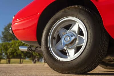 58万8000ドル(邦貨換算約9290万円)で落札されたフェラーリ「365 GTB/4 デイトナ」(C)Courtesy of Broad Arrow