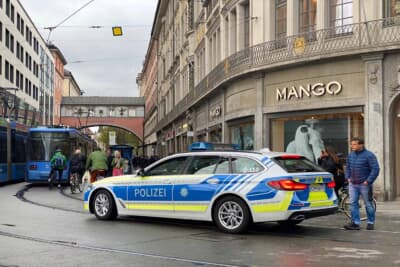 街の中心地に5シリーズのツーリングは大きいですよね