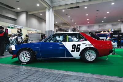 三菱 ギャランΣ：フロントサスペンション一式をS13シルビア用ストラット式へフル移植した。リアサスペンションは、フロントのローダウンに合わせるため、純正ホーシング（リアアクスル）に特別な加工を施して車高を下げている。