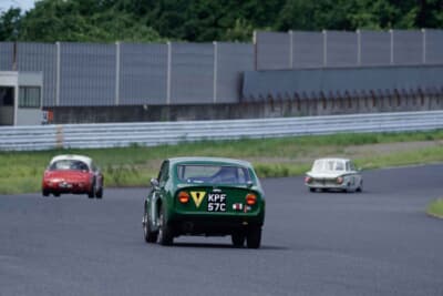 レンハム スプライト：ストップした車両回収などで何度かセーフティカーが入った真夏の4時間レースであった