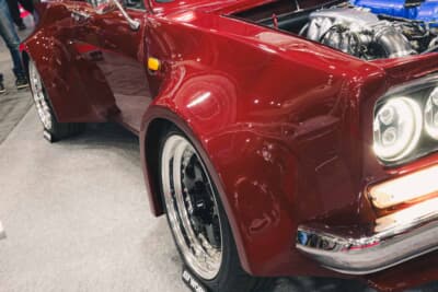 製作に最も時間がかかったというのがフェンダー。フロントはサニーとハコスカの形状を融合させ、リアはハコスカの意匠をサニーに合わせて縮小させた