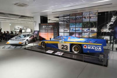 童夢-零／童夢 RL-81：トークショーに合わせて特別展示された幻のスーパーカーと、1981年製のレーシングカー。童夢の歴史を象徴する2台だ