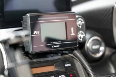 ホンダ S660：デフィーのデジタル式メーターでコンディションを一括してモニタリング。コンパクトだけど走行中でも目視しやすく気に入っているとのこと