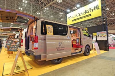 トヨタ ハイエース：バンライフのテイストを日本の事情に合わせて取り入れており、日常使いから週末のレジャーまで幅広く活躍する