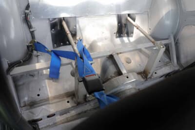 マツダ サバンナ RX-3:ドンガラに仕上げた、徹底的な軽量化が施された室内