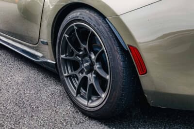 マツダ　ロードスター：レイズG025は前後で異なるフェイス（デザイン面）をチョイス。細部にまでこだわりが光るセレクトだ