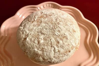 南ドイツやオーストリアではクラプフェンというドーナツ。これは通年売っているスタンダードなタイプです