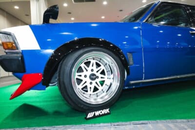 三菱 ギャランΣ：フロントサスペンション一式をS13シルビア用ストラット式へフル移植した。リアサスペンションは、フロントのローダウンに合わせるため、純正ホーシング（リアアクスル）に特別な加工を施して車高を下げている。