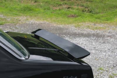 日産  HGC211スカイライン：外装は当時の暴走族チックにチンスポを装着させ、トランクには板ッパネをセットしている