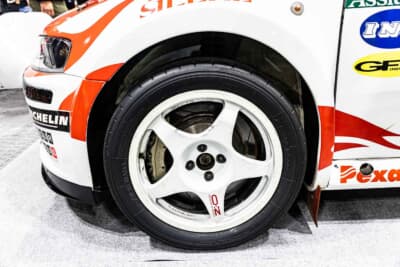 フィアット プント Gr.A KITCAR Team Grifone：ホイールは17インチ「OZレーシング・クロノ」（マグネシウム製）にADVAN A052（225/45R17）を組み合わせる