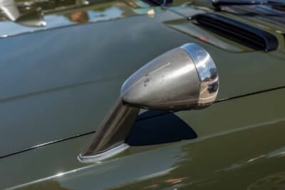 トヨタ TE27 スプリンタートレノ：希少価値が高いとされる純正の砲弾型フェンダーミラー