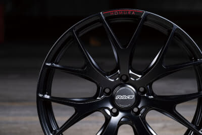 HOMURA 2×7FT SPORT EDITION：開口部はワイドではなく、精悍なスポークサイドと合わせることでよりスマートなシルエットに。この縦長な開口形状もスケール感の秘訣だ