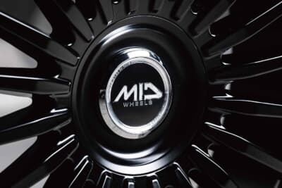 MID EXCLUSIVE 020F：センターキャップは2種を同梱。ナットホールを排して造形を静かにまとめるリングタイプ、スポーティさが際立つギア風の2タイプが用意される