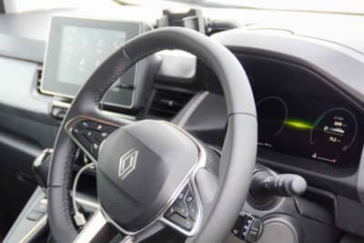 ルノー グランカングー クレール：ステアリングの切れ角が大きく、全長4910mmの巨体ながら取り回しは良好。狭い生活道路でも持て余すことはない