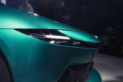 フェラーリ アマルフィ スパイダー：先代の意匠からよりシャープな印象になったヘッドライト