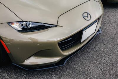 マツダ　ロードスター：マツダスピード製のエアロパーツを装着。純正ベースの品質感を保ちながら、スポーティな外観に仕上げている