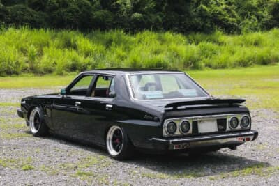 日産  HGC211スカイライン：外装は当時の暴走族チックにチンスポを装着させ、トランクには板ッパネをセットしている