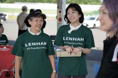 レンハム スプライト：トラブルなく順調に周回を重ねるレンハム スプライト。レース展開に笑顔を見せる女子チーム