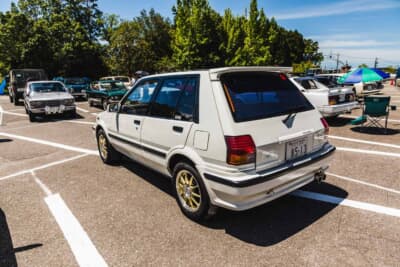 トヨタ EP71 スターレットターボ：この時代のスターレットターボには3ドアと5ドアが存在したが、圧倒的に人気だったのは3ドアだ。5ドアは現存数もかなり少ない激レアモデルとなる