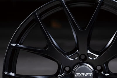 HOMURA 2×7FT SPORT EDITION：より大きくより長くをテーマに、スポークエンドからセンターへ向けて断面ラインをストレートにつなぐフラットテーパー造形。足長感も絶大