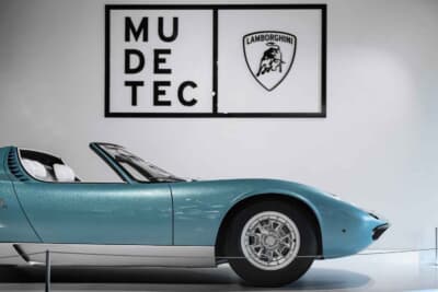 ランボルギーニ ミウラ ロードスター：奇跡のフルレストアを経て、本来の美しいライトブルーを取り戻した世界に1台の姿