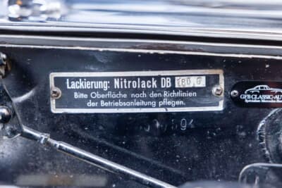 129万9500ユーロ(邦貨換算約約2億3780万円)で落札されたメルセデス ベンツ「300 SL」(C)Bonhams