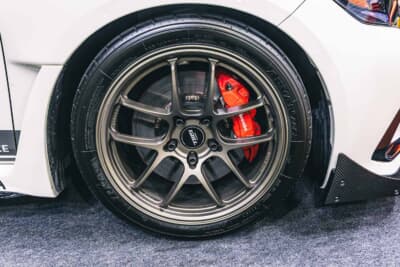 ホイールは、18インチのTWS RS339