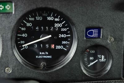 45万〜50万ユーロ（邦貨換算約8190万円〜約9100万円）で現在も販売中のBMW「M1」（C）Bonhams