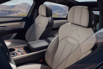 ベントレー・ベンテイガ アルテナーラ エディション：手作業による緻密なクロスステッチパターンが手作りであることを雄弁に語る