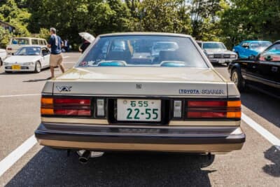 トヨタ ソアラ：リアには「VX」のグレードエンブレムが光る