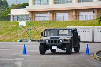 同じく「赤間総合運動公園」にて行われたP.C.競技で、巨体を揺らしながら見事な奮闘ぶりを見せる1985年式ハンヴィのコンビだ