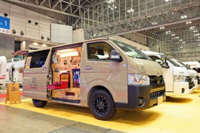 トヨタ ハイエース：趣味やレジャーのアイテムを整理して積み込めるため、まさに「隠れ家」として自分好みにアレンジできる