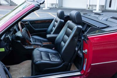 メルセデス・ベンツ E320カブリオレ：体をしっかりと包み込むメルセデス特有の硬質な座り心地が味わえる