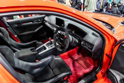 ARTA GT FL5： メーター類などは純正の優れた視認性をそのまま活かしている